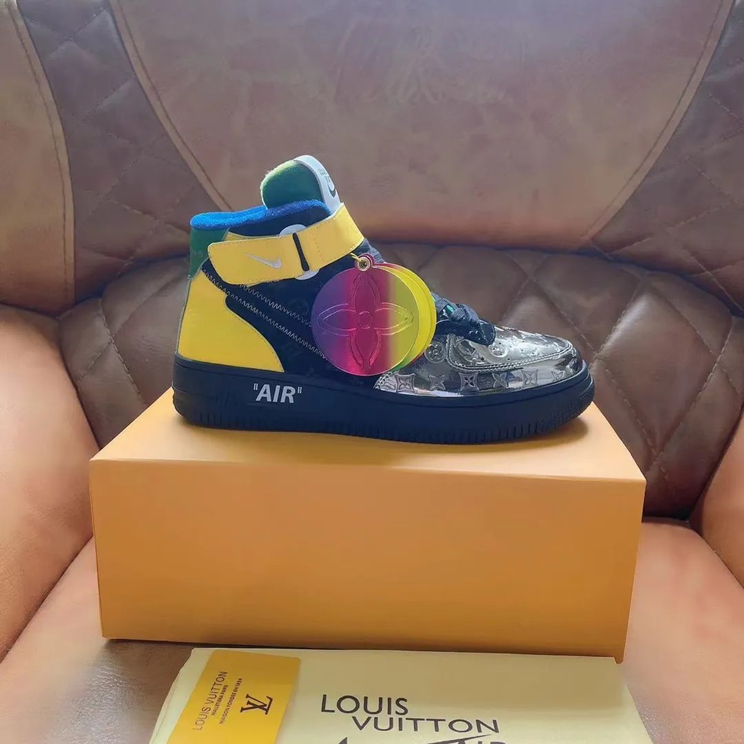 P500 Loui* Vuitto* x OFF-WHITE x Nike tripartite collaboration! Trendy and cool men's high-top casual sports shoes with unrivaled color matching. The design idea basically continues the style of THE TEN. The Swoosh line and tongue label have a very familiar visual effect and are both fashionable and trendy! A must-have for fashionistas! The effect on your feet is absolutely stunning! Size: 38-45